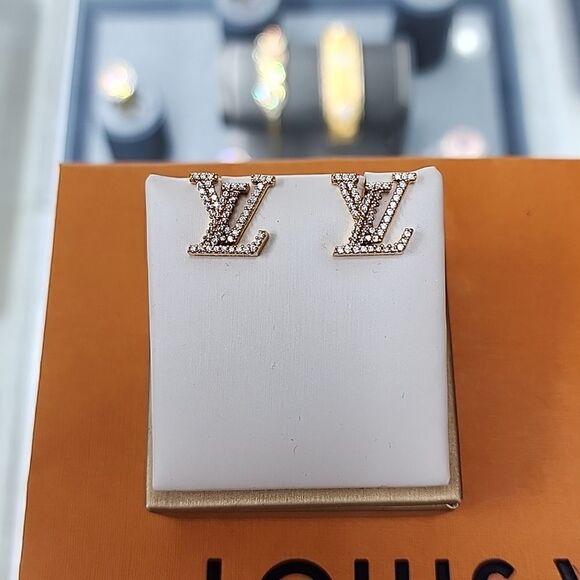 NEW & RETIRED Authentic LV Louis Vuitton Monogram Rhinestone Stud Earrings - Picture 1 of 3